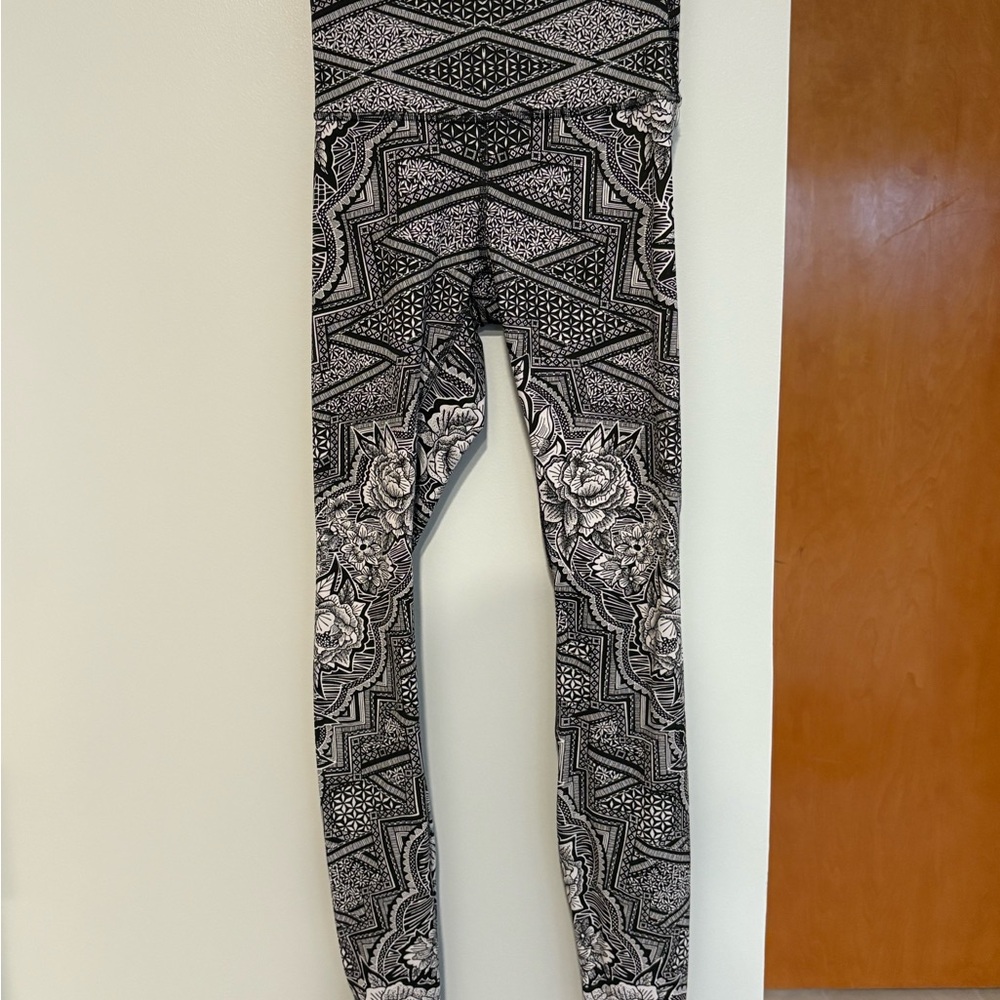 Lululemon Athletica Black and White Geometric Leggings